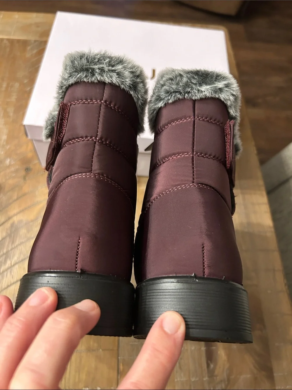 Women's Faux-Fur Trim Winter Ankle Boots in Burgundy